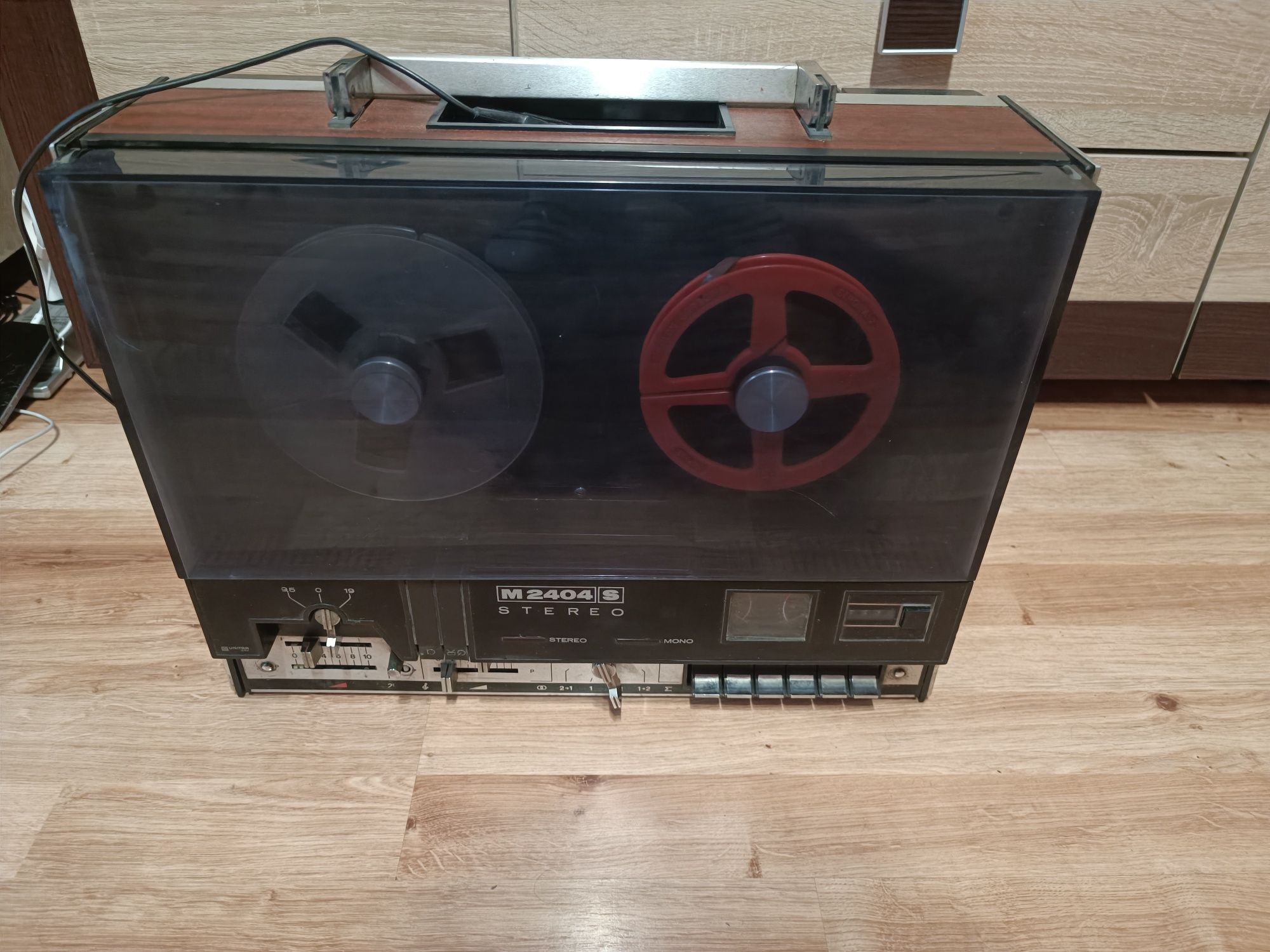 Sprzedam magnetofon szpulowy UNITRA M2404s