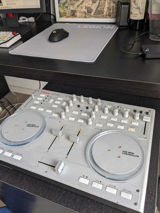 Mesa de DJ Vestax VCI 100 - Equipamento Profissional Usado