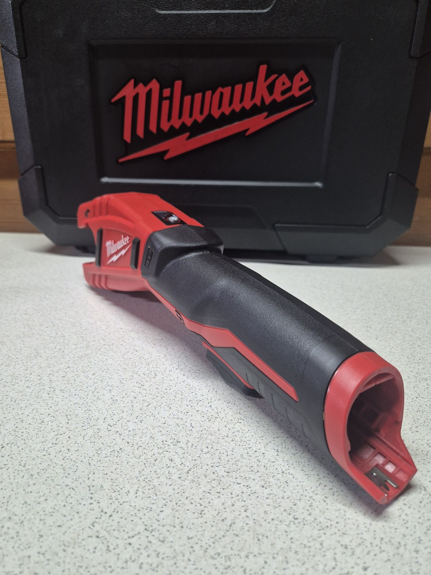 Milwaukee Obcinak do Rur