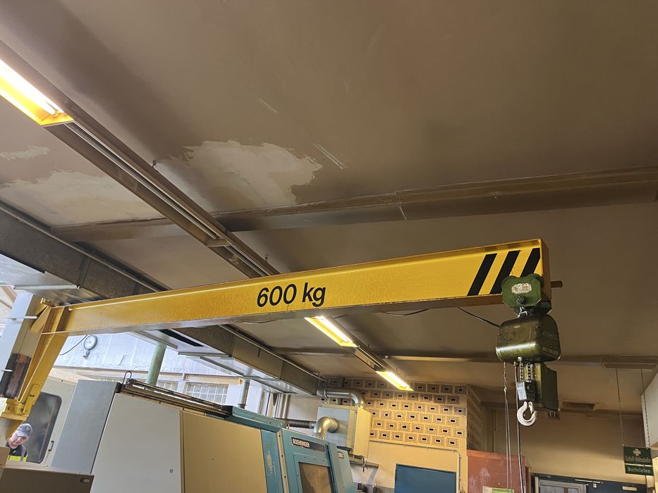 Żuraw słupowy L 525cm + wciagarka 500kg