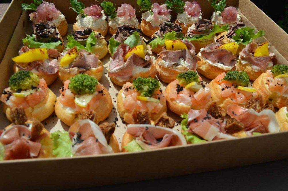 Кейтеринг Київ З ДОСТАВКОЮ. Фуршети, банкети, свята, дні народження