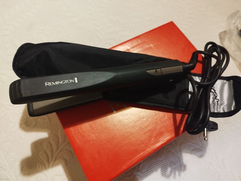 Vende se escova e alisador de cabelo nunca usados