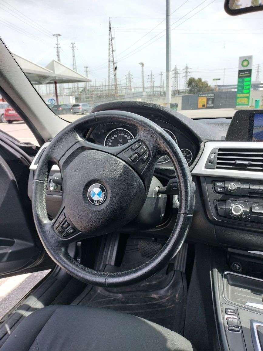 BMW 320d muito bem estimado