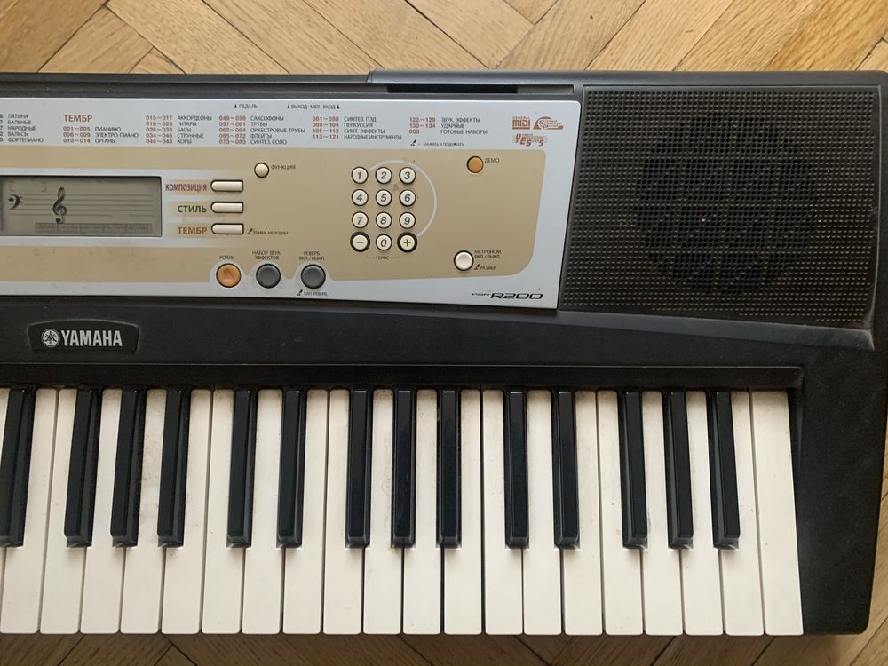 Синтезатор YAMAHA PSR-R200 | 5 октав |