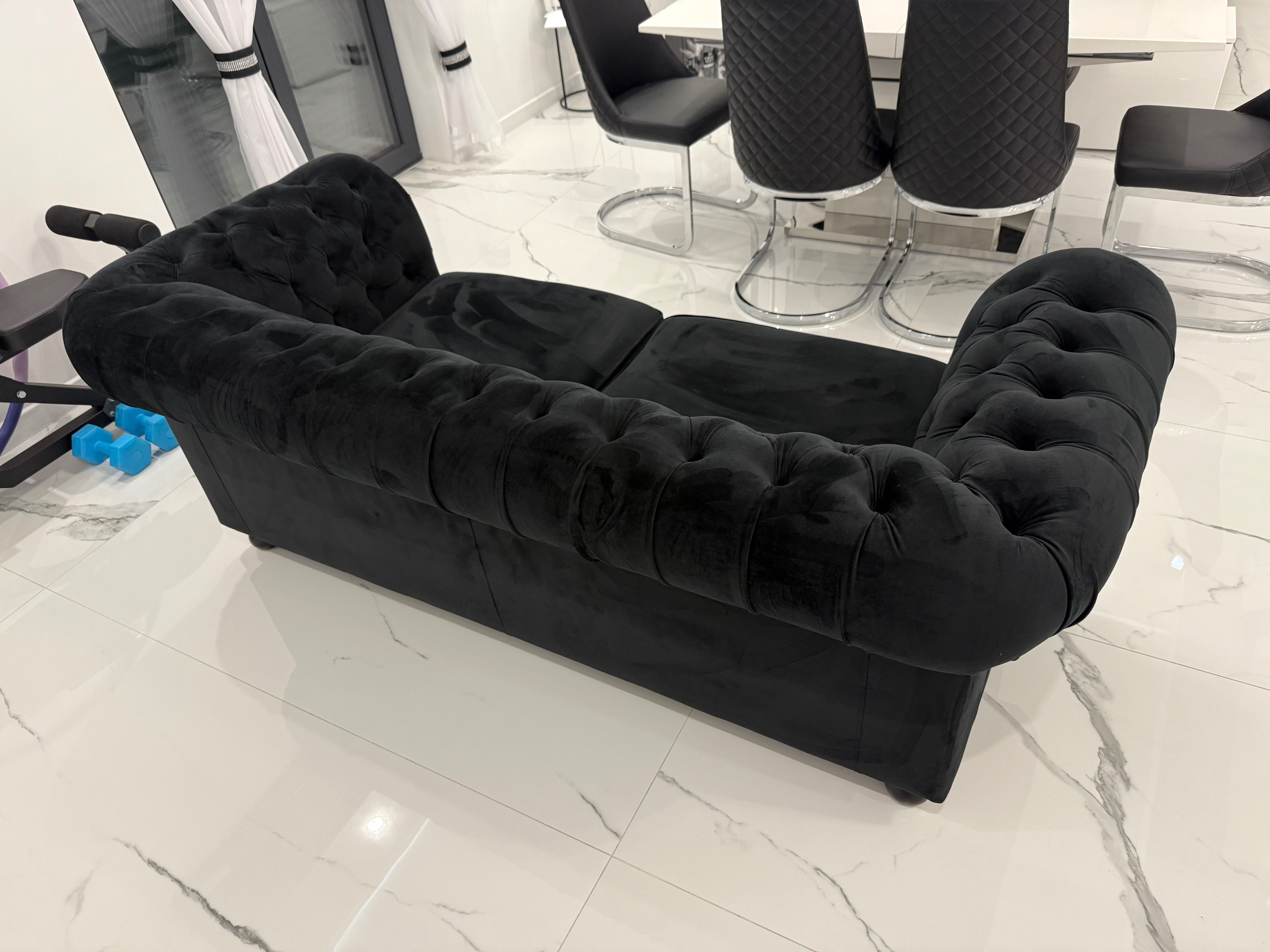 Sofa glamour czarny zamsz CHESTER AGATA MEBLE za połowę ceny