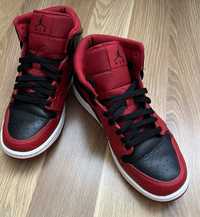 Кросівки Nike Air Jordan 1 mid red