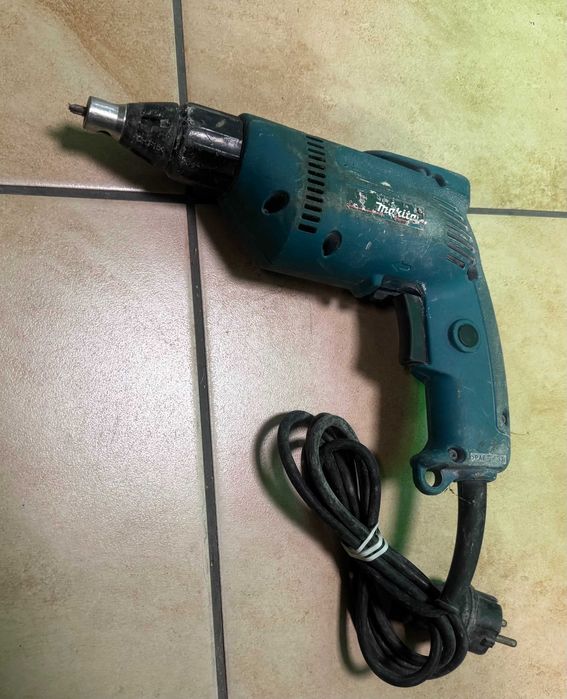 MAKITA Wkrętak do Regipsów 6821