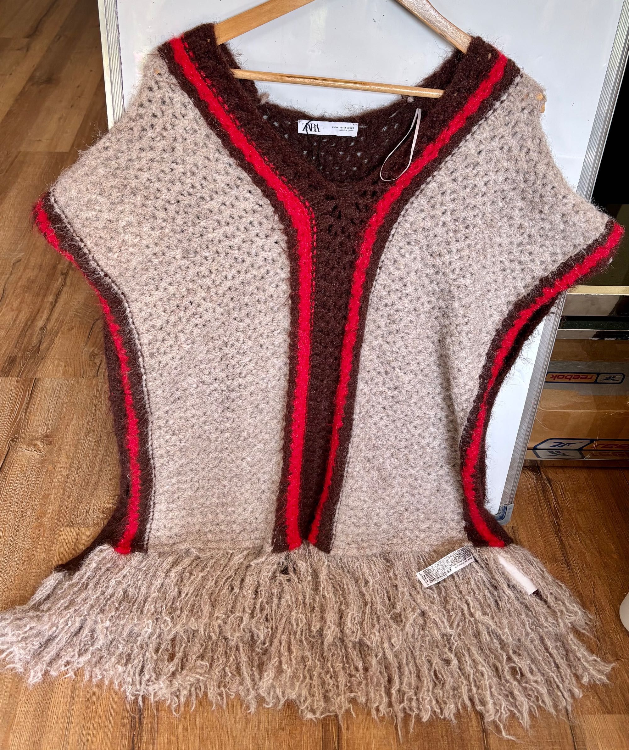 Ponczo, sweter, marki ZARA z frędzlami M, L, XL