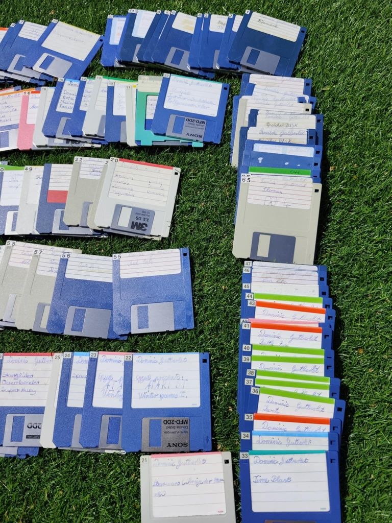 90 Dyskietek Atari 3.5