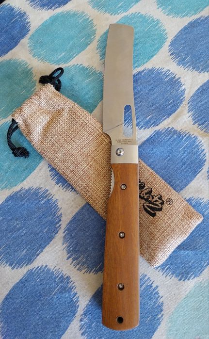 Faca Herbertz com cabo em madeira