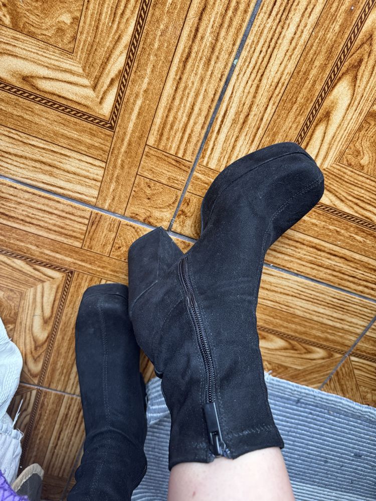 Botas novas pretas