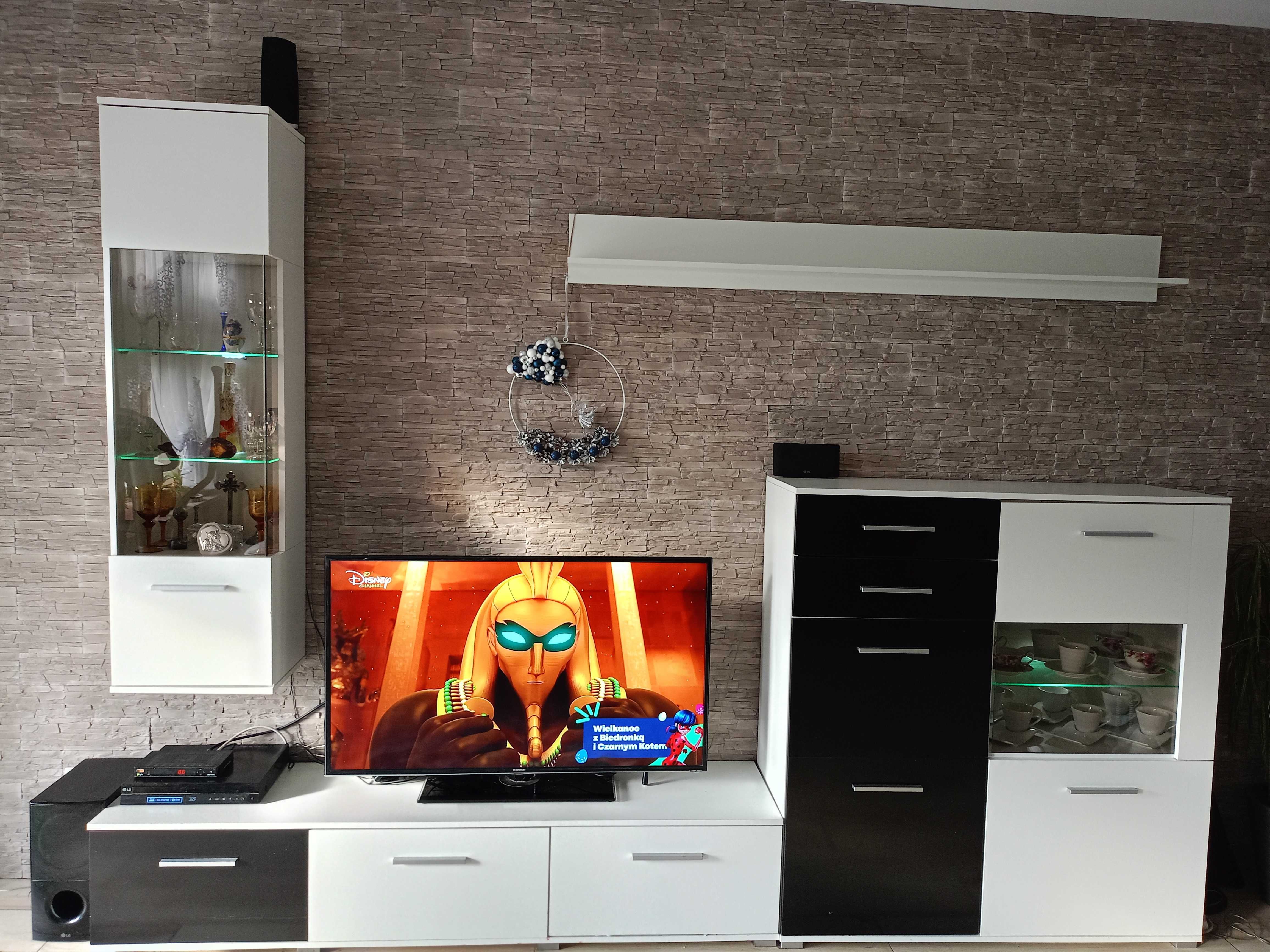 Meblościanka do salonu, komoda, witryna, szafka pod tv