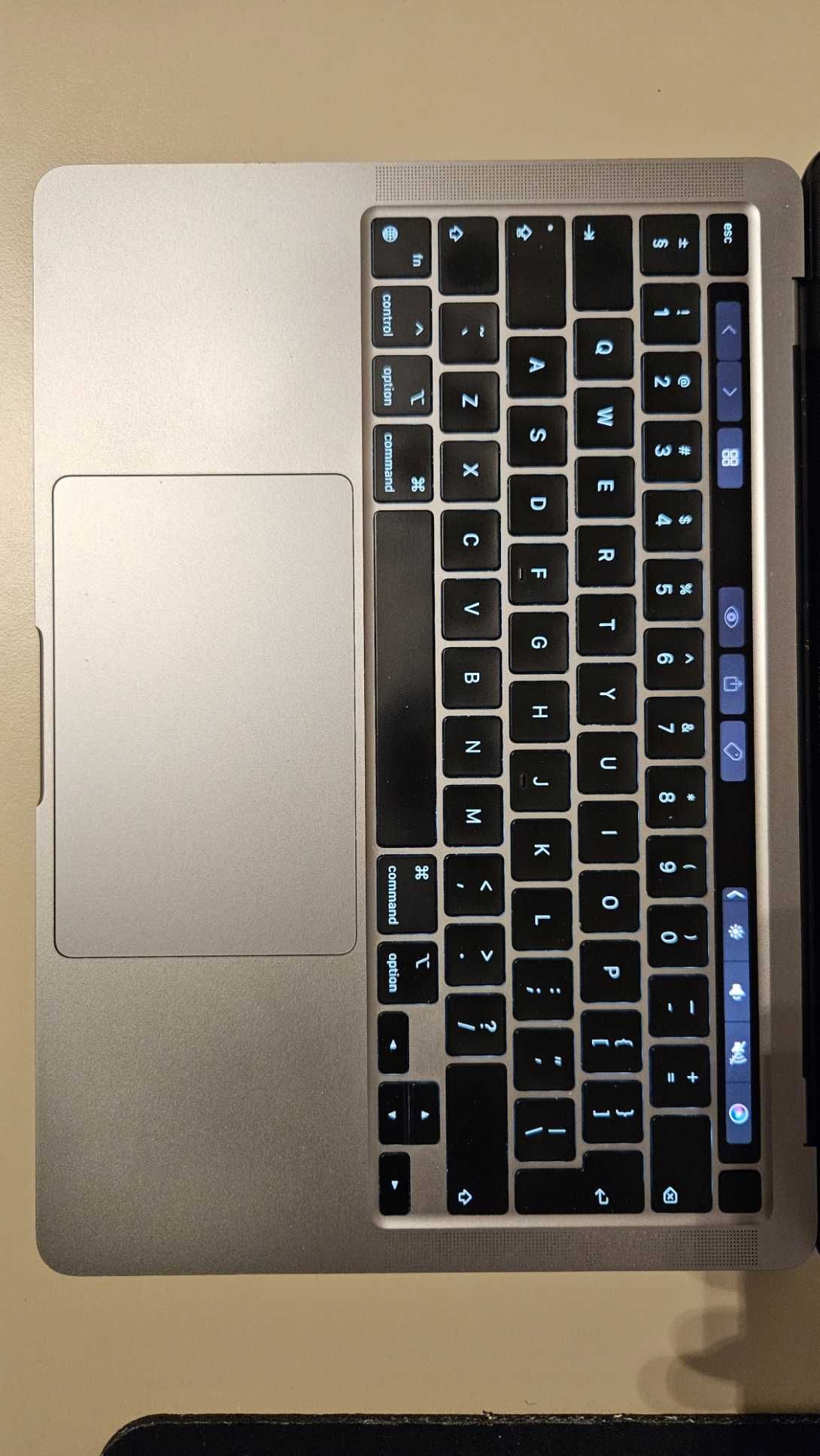 MacBook Pro 13" M1 2020 + etui 16/256 A2338