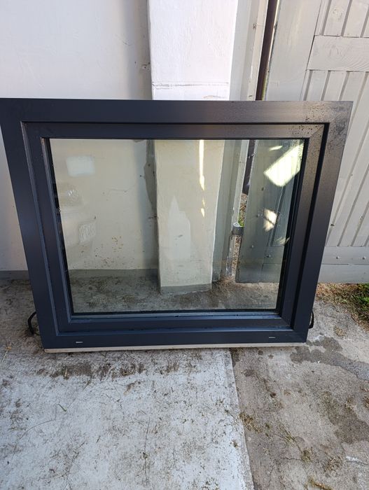 Nowe okno VEKA  plastik 117x100 prawe