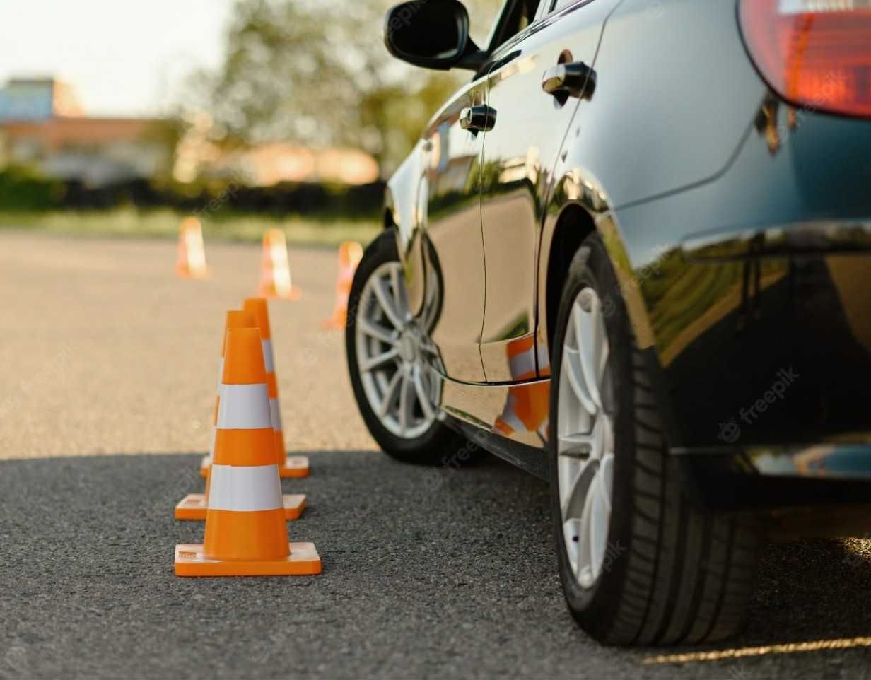 Автоинструктор Инструктор по вождению на Вашем авто . Уроки вождения .