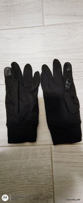 Чоловічі рукавички від бренду Asics.