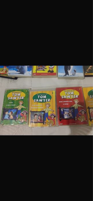 Lote se 42 DVDs infantis e jivenis