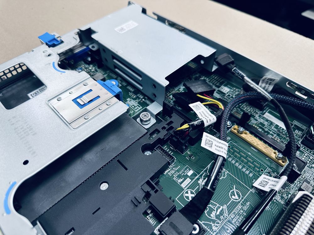 DELL Poweredge R640 4LFF + 2SFF