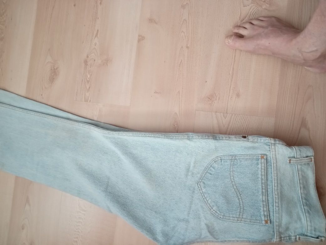 Продам оригинальные джинсы