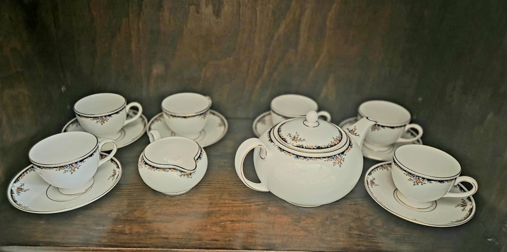 Porcelana bone china obiadowy i hetbaciany serwis 6 osób Wedgwood Osbo