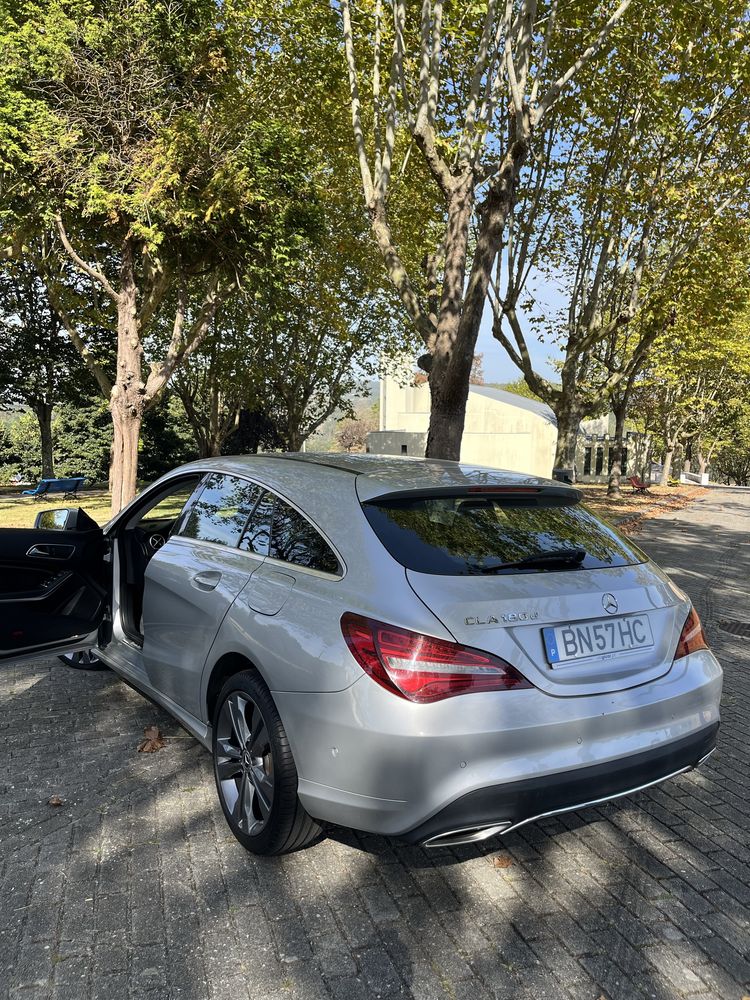 Mercedes-Benz CLA 180 D Urban Caixa auto
