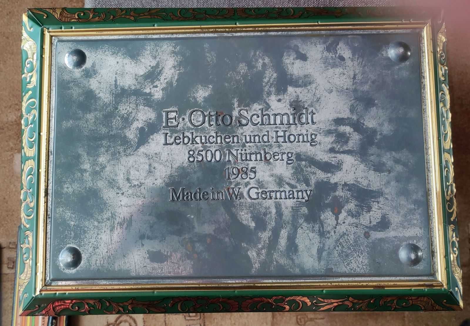 Ozdobny metalowy pojemnik
