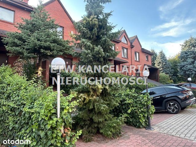 Klimatyczny dom w osiedlu Accord na Ursynowie