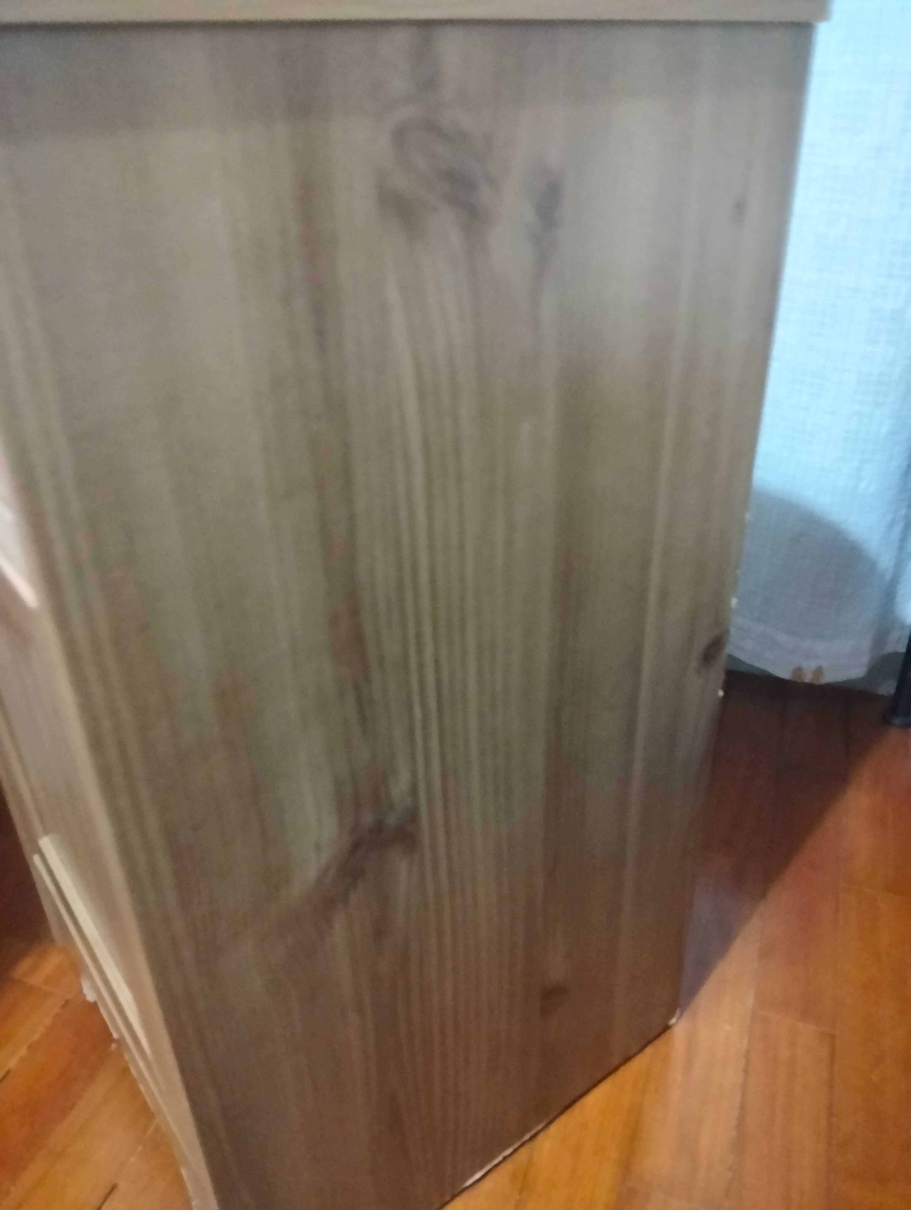 Mesinha de cabeceira