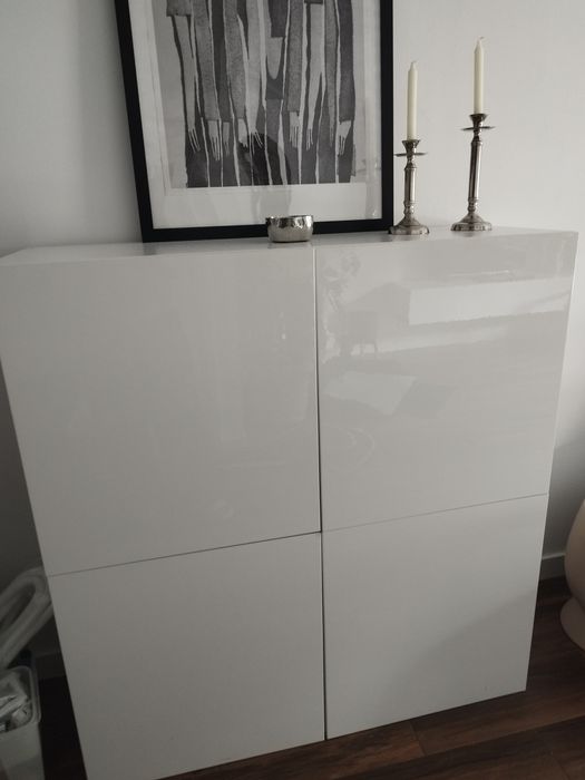 Aparador IKEA espaçoso