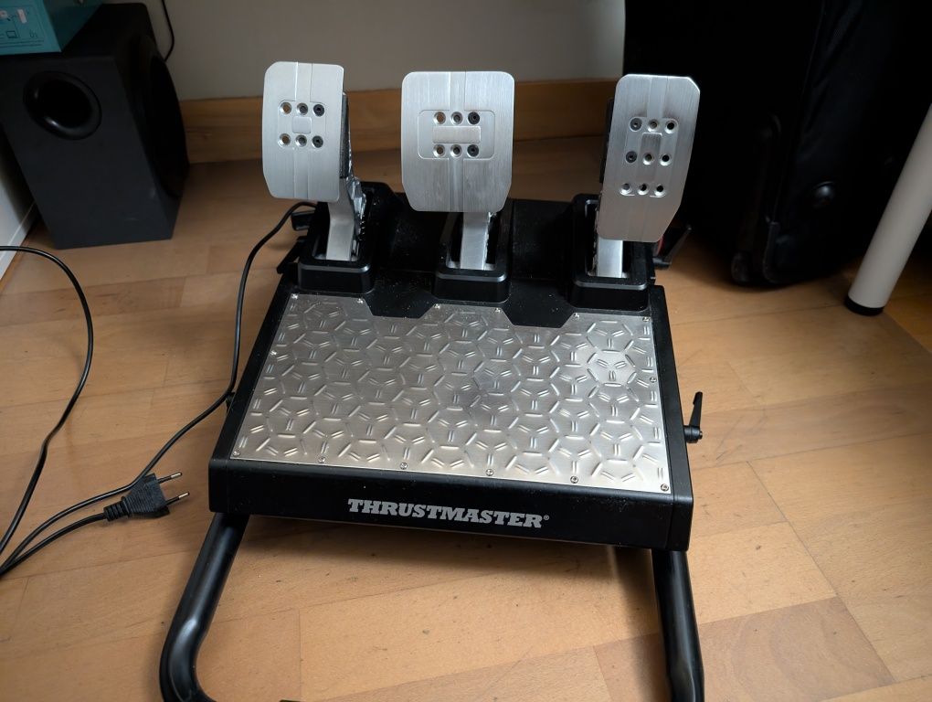 Simulador de Corrida Completo: Thrustmaster T300, Pedais T-LCM e Cockp