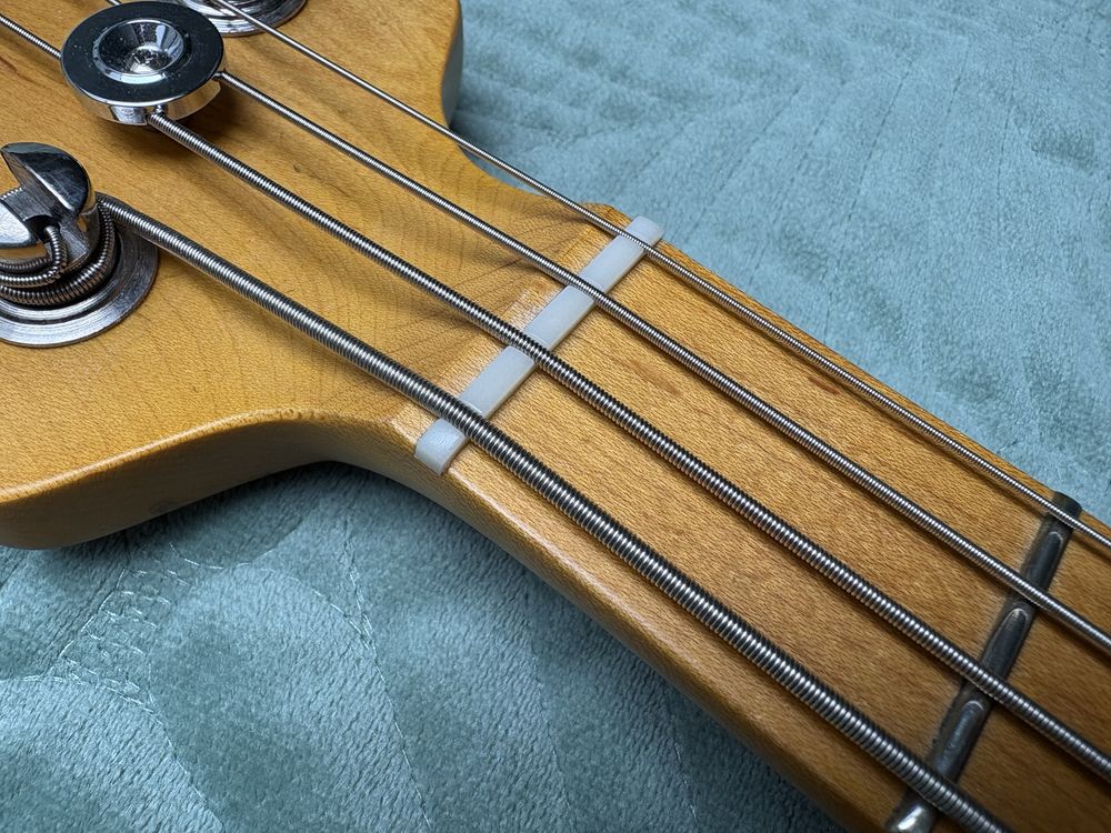 Stingray Custom . Nitro . Relic . Gitara basowa