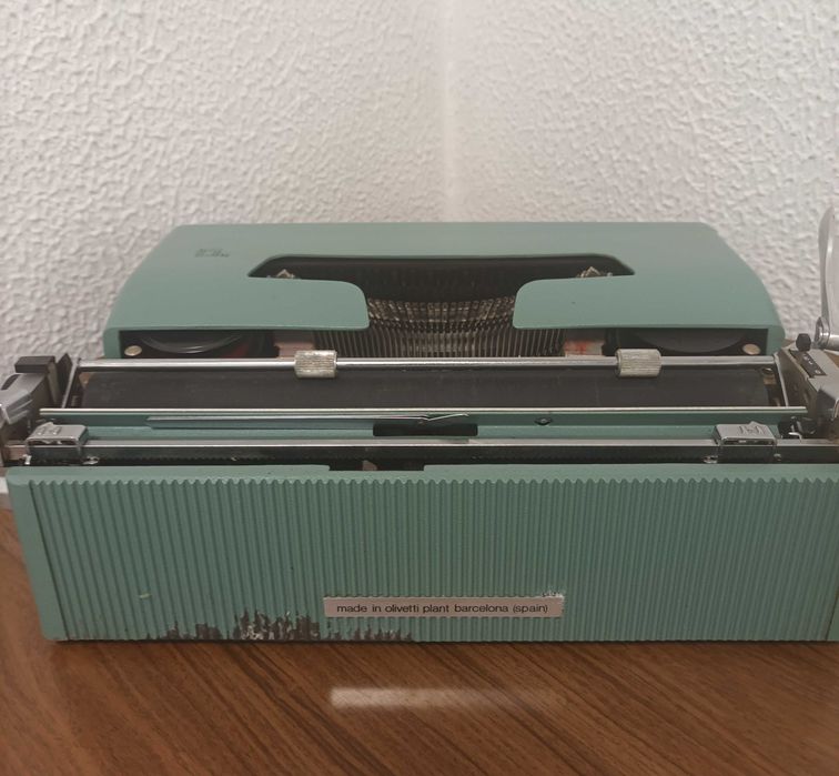 Máquina de escrever Olivetti Lettera 32