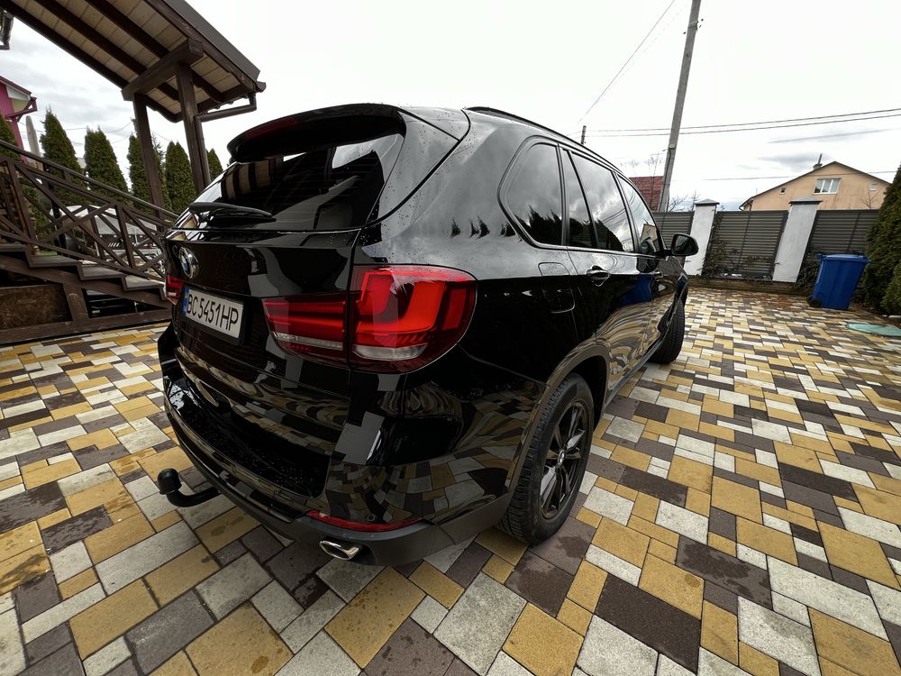 BMW X5 F15 чорного кольору