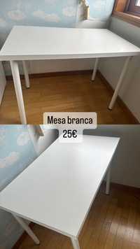 Mesa de estudo semi usada