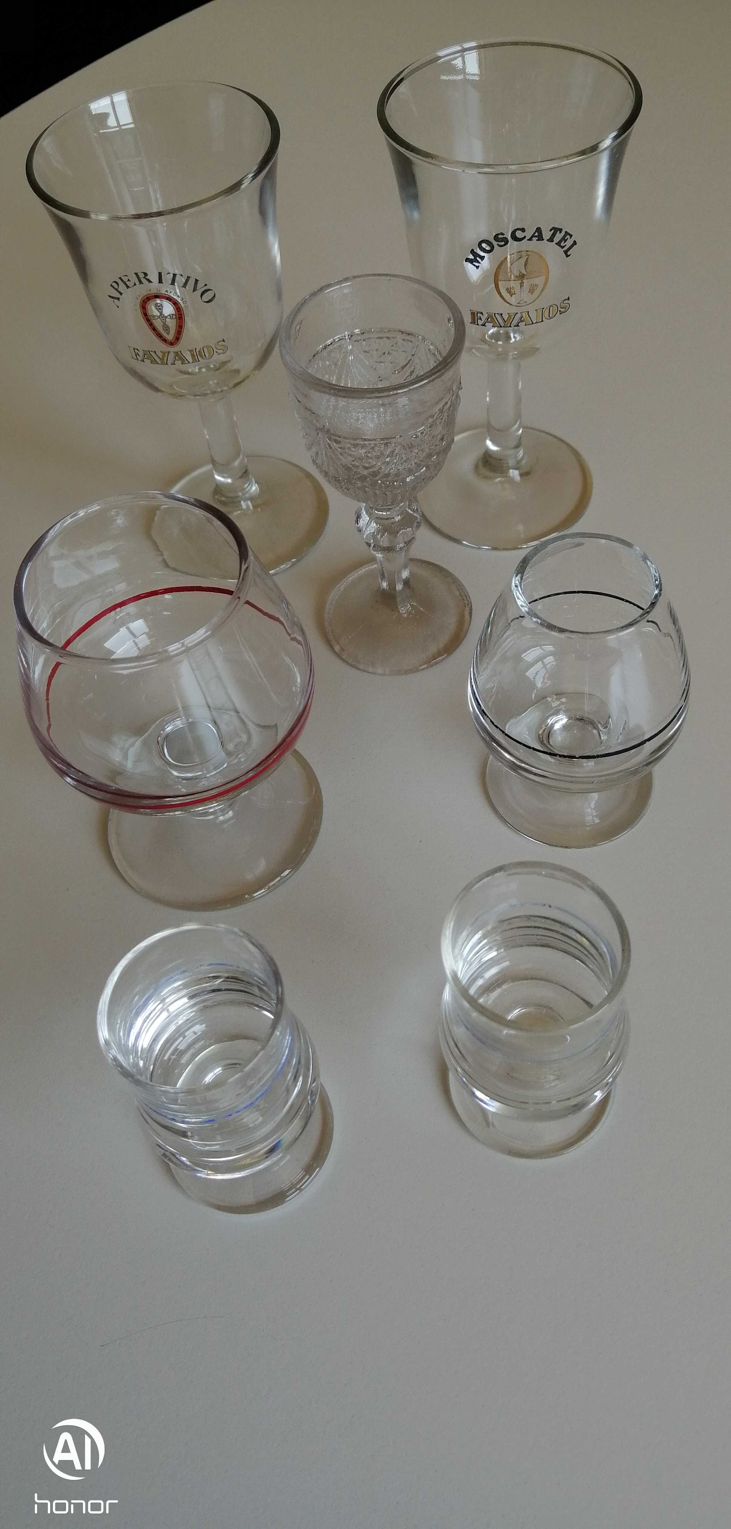 Vendo conjunto de 7 copos antigos