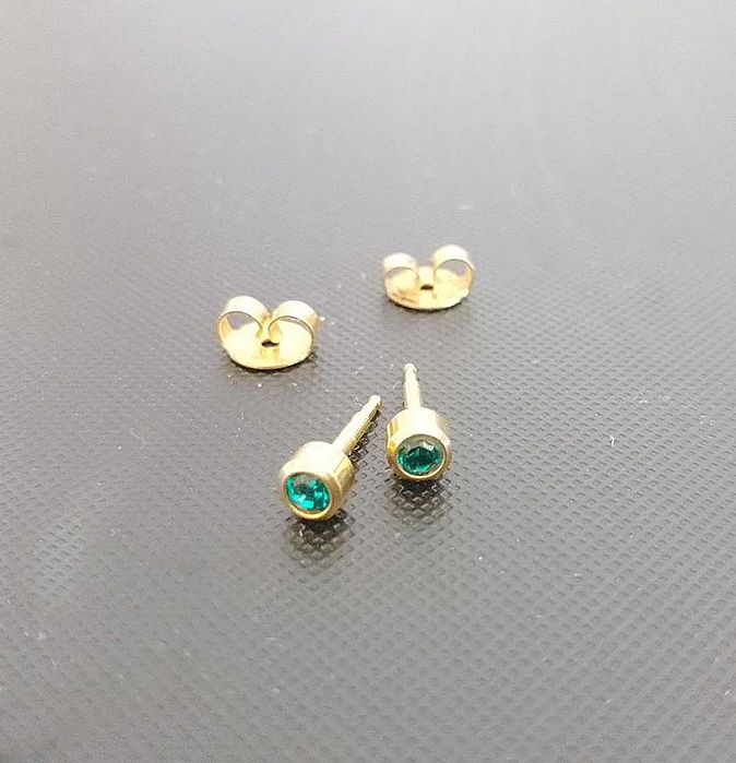 Сережки-гвоздики для дівчинки з медичного золота