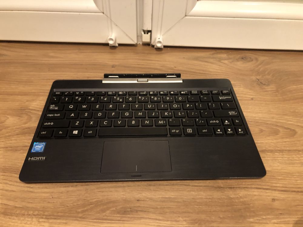 ASUS T100TA Laptot/ tablet