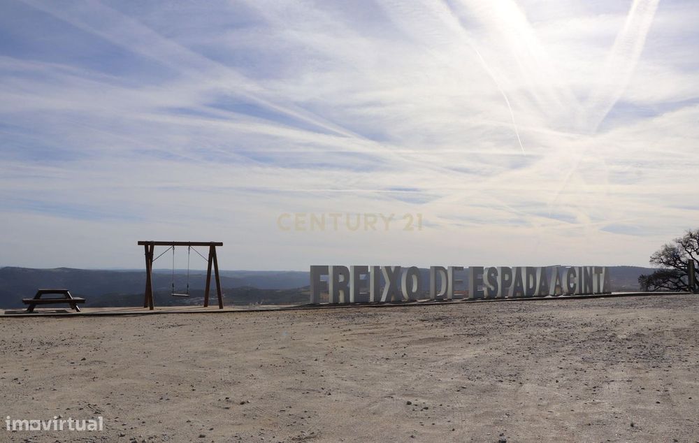 Moradia T3 em Freixo de Espada à Cinta, Distrito de Bragança