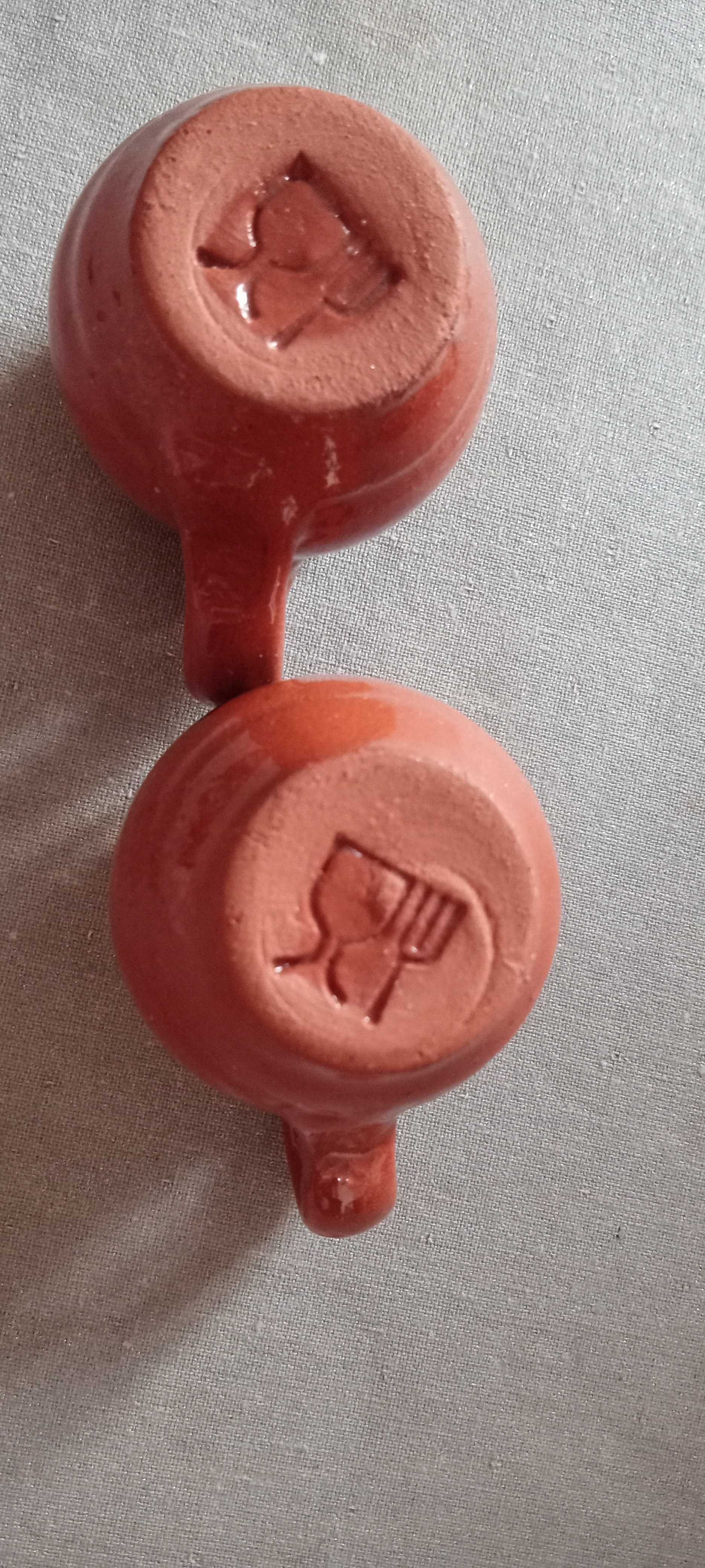 Canecas miniatura de barro de Óbidos