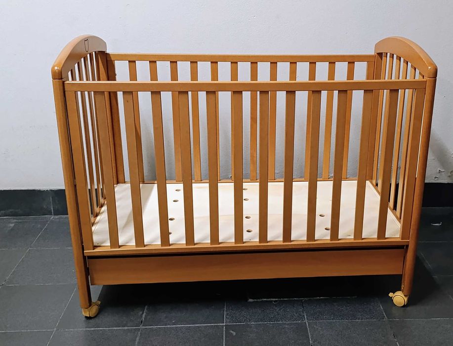 Berço/cama de bebé com grades da Prénatal. Oferta de colchão