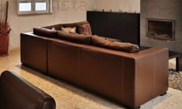 Sofa em pele com chaise longue