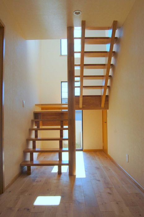 Косоурные каркасы конструкционных лестниц