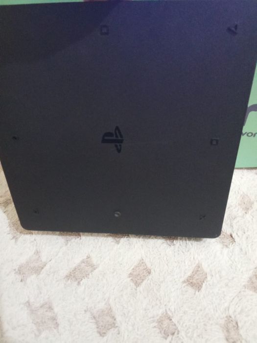 Vendo ps4 com controle  original