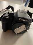 Kit máquina fotográfica Cannon EOS 2000D