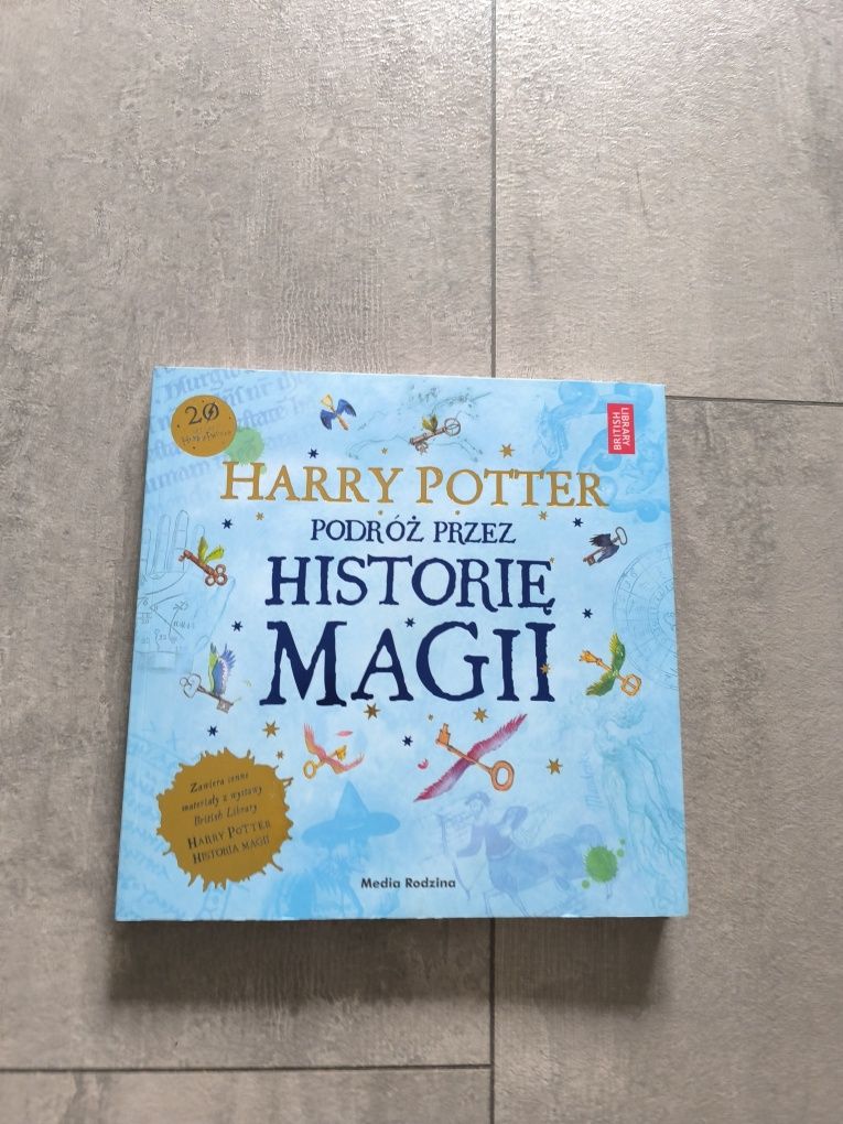 Książka "Harry Potter podróż przez historię magiii"