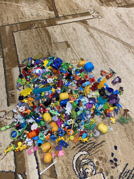 іграшки кіндер сюрприз