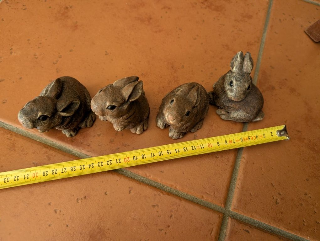 Estatuetas de coelhos