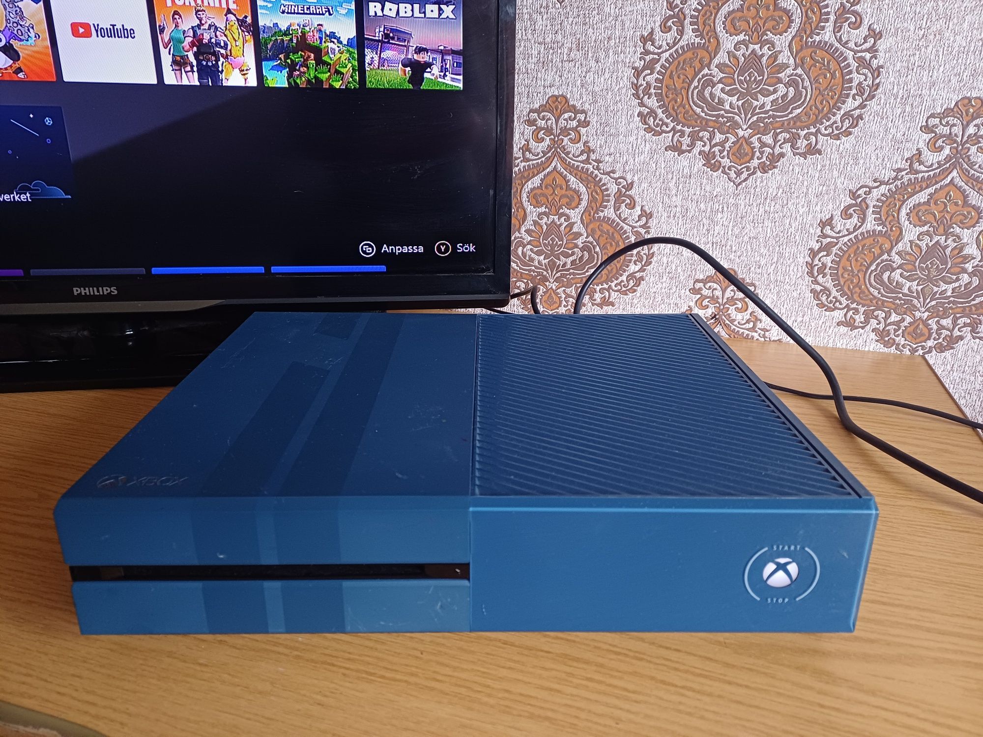 Продам приставку xbox one  console