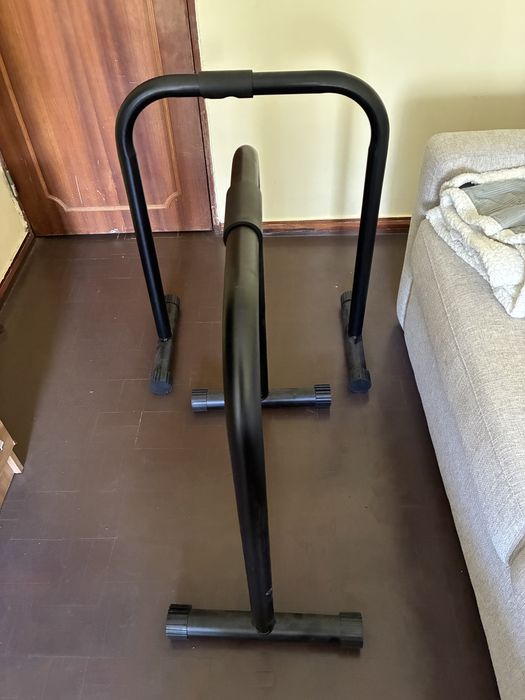 Barras paralelas para exercicios fitness