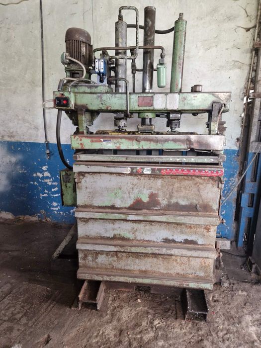 Продам пресса для макулатуры. Personer